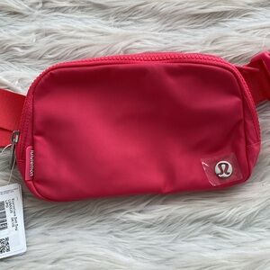 Lululemon | Lipgloss Everywhere Belt Bag